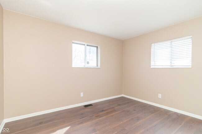 Building Photo - 1701 Nelson Ave