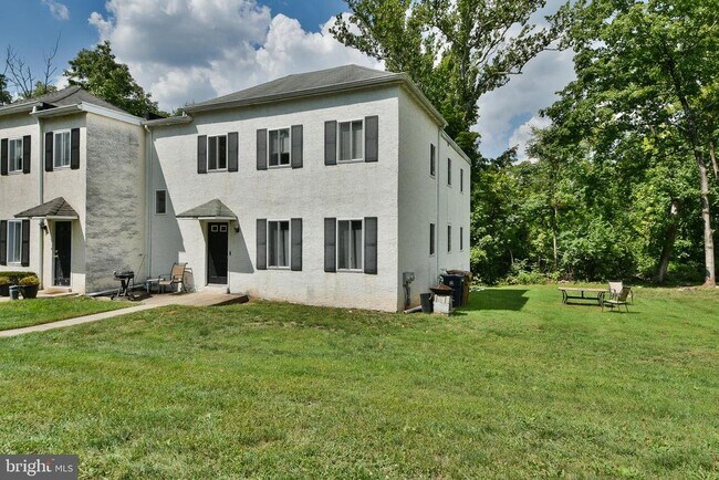 Building Photo - 108 Rue Charmille Rd