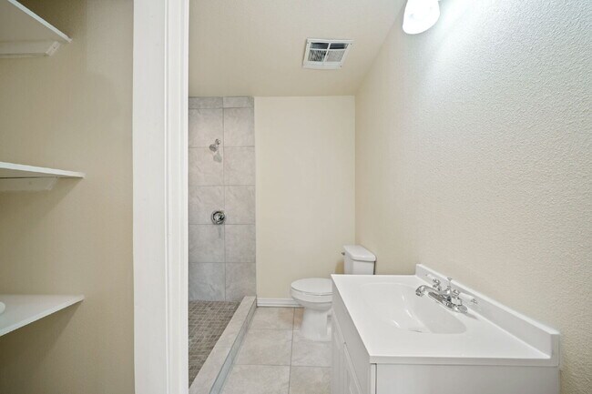 Building Photo - 151 Morningview Dr