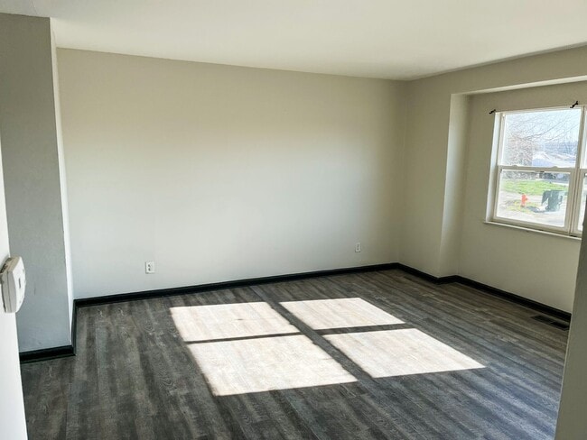 Building Photo - Charming South Columbus Home with Deck, Garage & Modern Upgrades