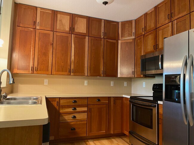 Kitchen - 3251 Louisiana Ave S