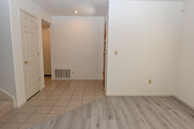 Building Photo - 2 story home, gated community, near Shops ...