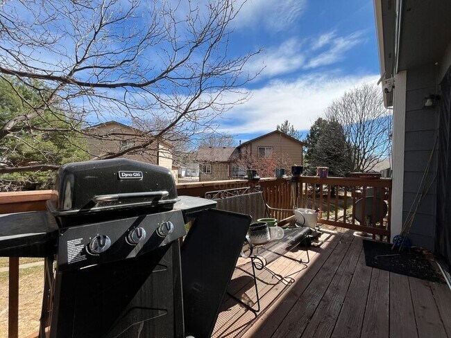 Building Photo - 1044 Winona Cir