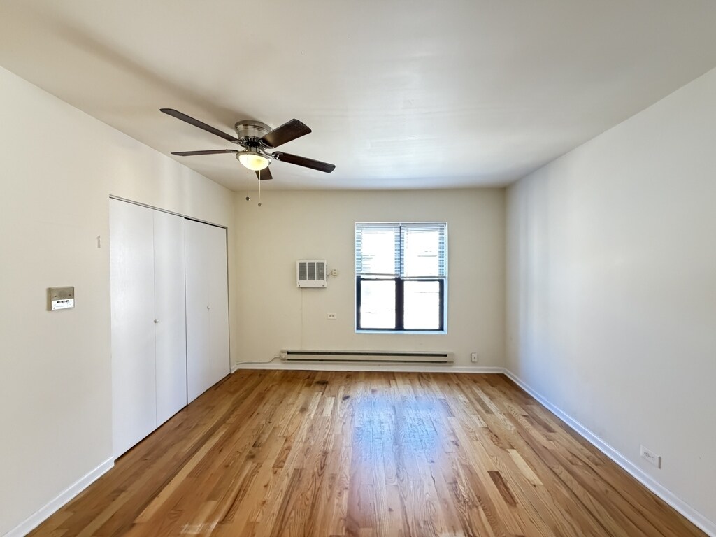 Building Photo - 814 W Cornelia Ave