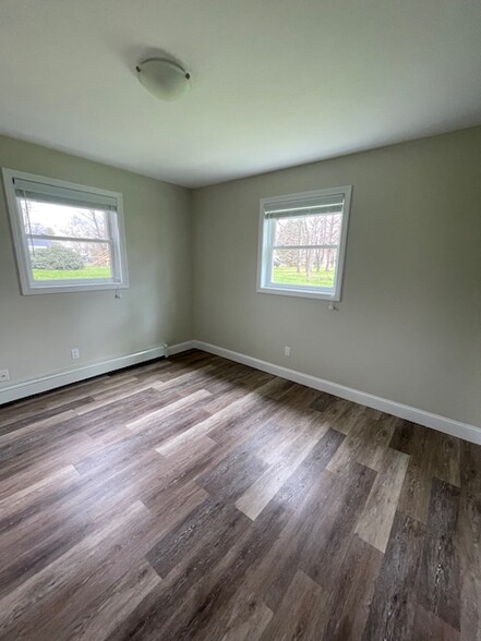 bedroom - 221 Macrae Rd