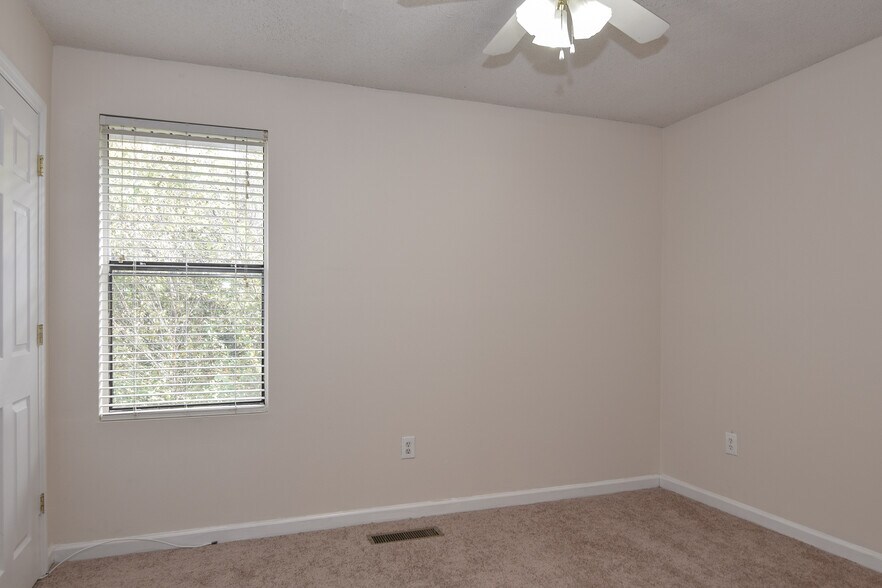 Building Photo - 6240 Lucille Dr