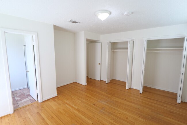 Building Photo - 5231 Beechnut St