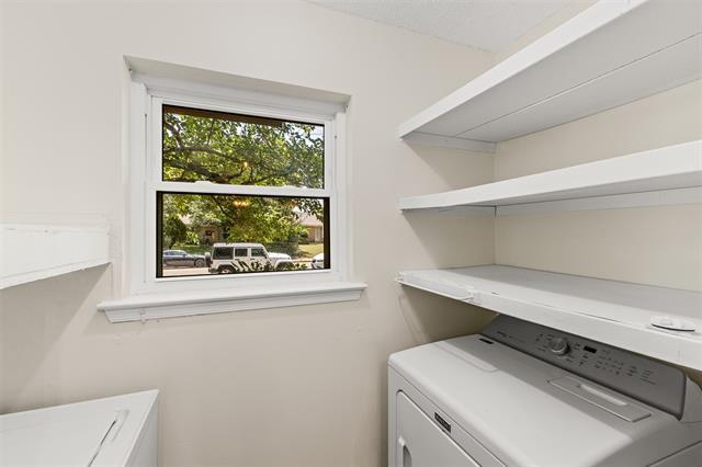 Building Photo - 929 Meadow Mead Dr