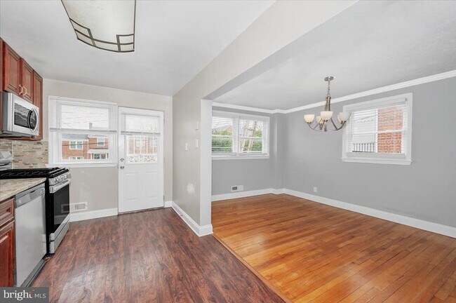 Building Photo - 1551 Langford Rd