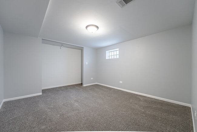 Building Photo - 5740 W 63rd Pl