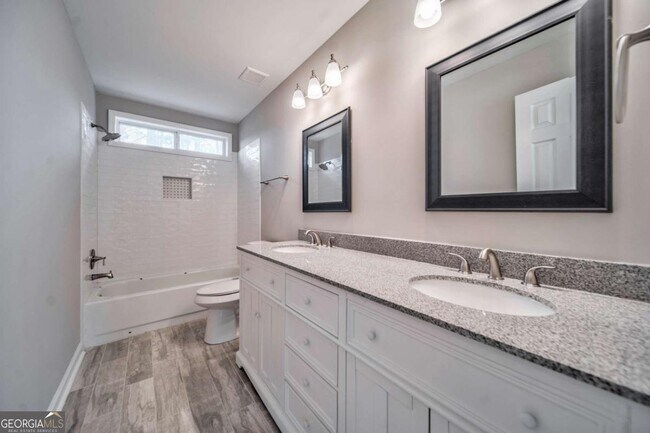 Building Photo - 2011 Town Lake Hills W