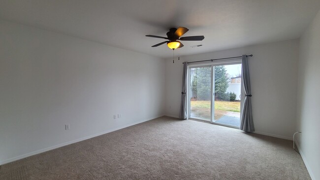 Building Photo - $2,100 - 2 Bed / 2 Beautiful House in Nort...