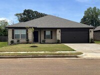 Building Photo - 104 Cedar Lake Rd