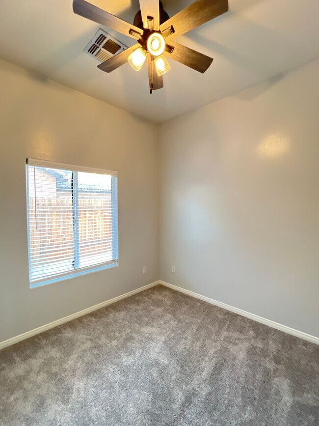 Building Photo - NORTHWEST BAKERSFIELD