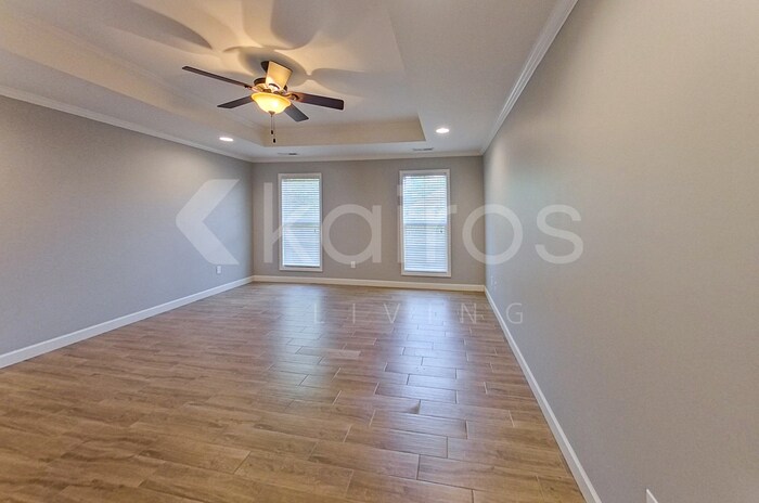 Building Photo - 706 Hickory Ave