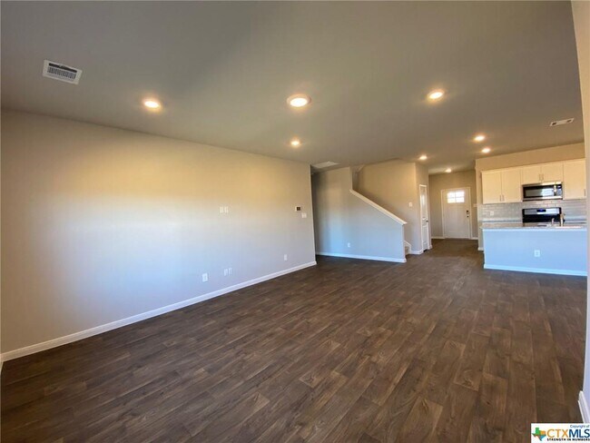 Building Photo - 154 Solitude Dr