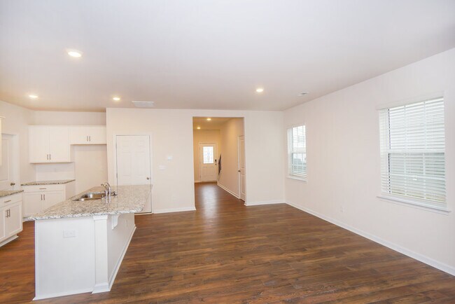 Building Photo - 538 King Clover Ln