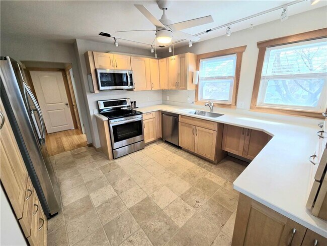 Building Photo - 8 Caswell Ave