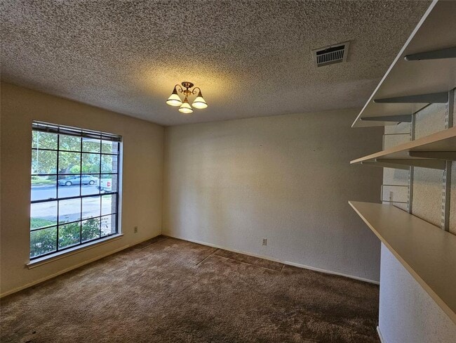 Building Photo - 13102 Briar Hollow Dr