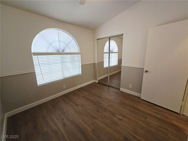 Building Photo - 925 Chaps Cir