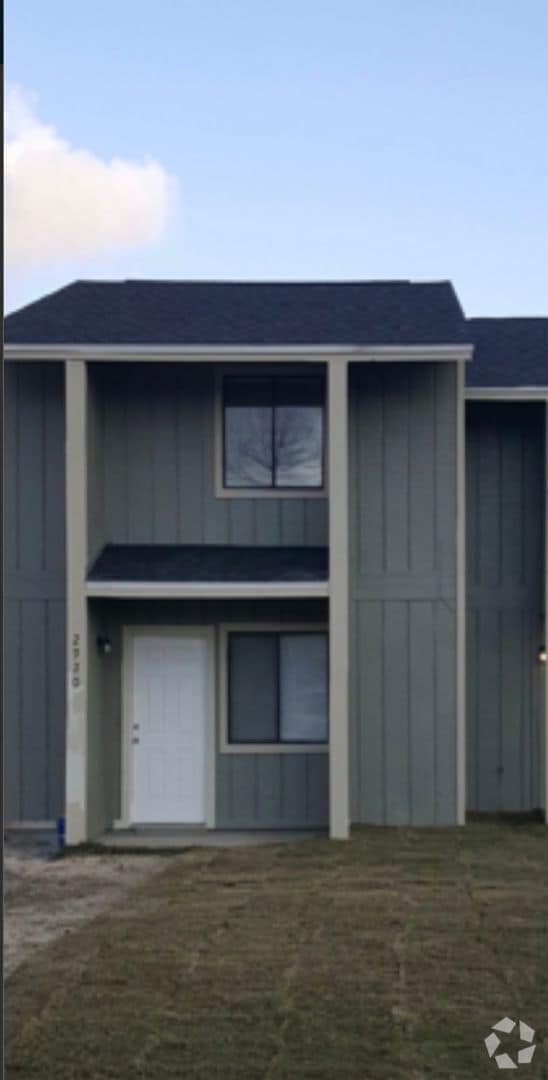 Building Photo - COMPLETELY UPDATED 2 Bedroom 1.5 bath town...