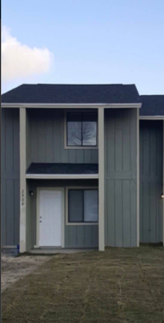 Building Photo - COMPLETELY UPDATED 2 Bedroom 1.5 bath town...