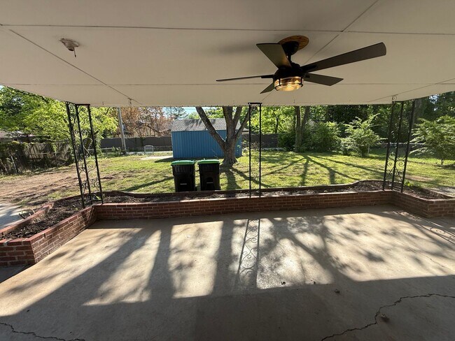 Building Photo - Now Available! Charming 3-Bedroom, 1-Bathroom Home in Decatur, AL