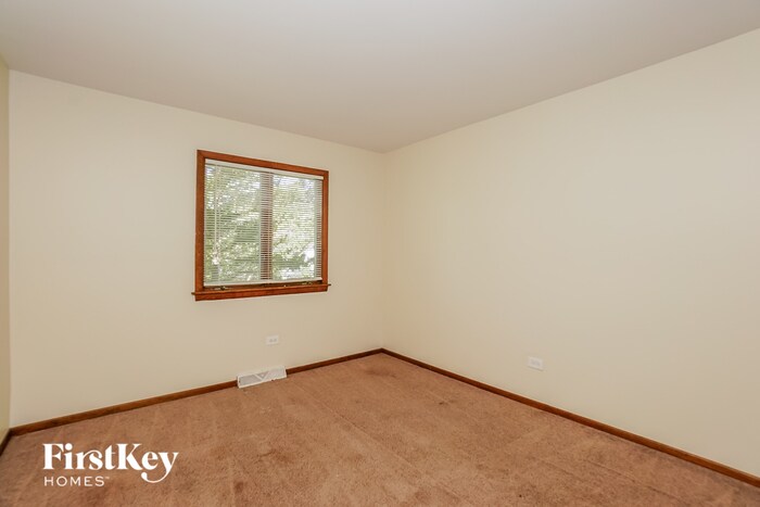 Building Photo - 5252 Arquilla Dr