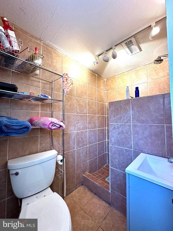 Building Photo - 1710 N Bouvier St