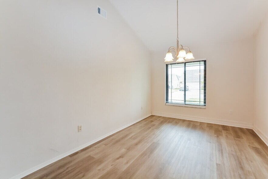 Building Photo - 748 Tomlinson Terrace