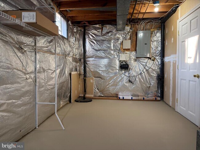 Building Photo - 7684 Green Garland Dr