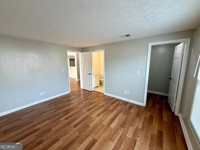 Building Photo - 4267 Parkview Ct