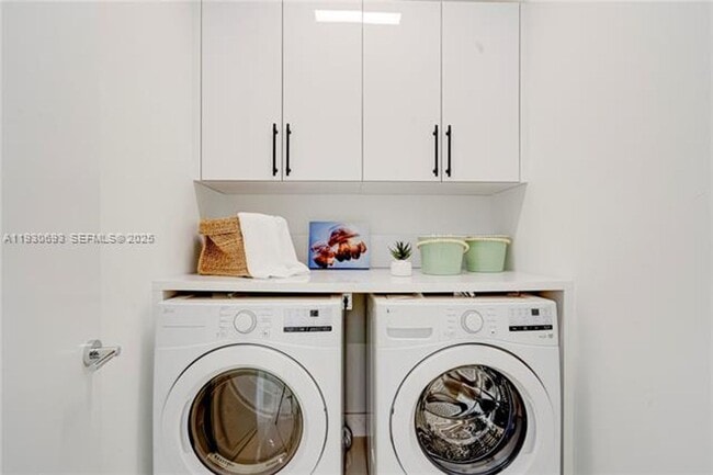 Building Photo - 1805 NW 22nd Ct