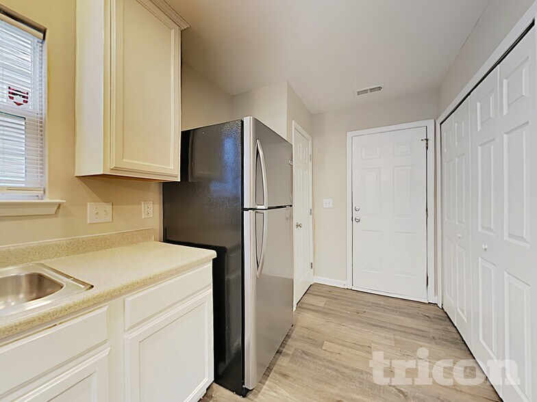 Building Photo - 4008 Laurel Glen Dr