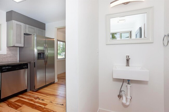 Building Photo - Gorgeous Whitefish Home