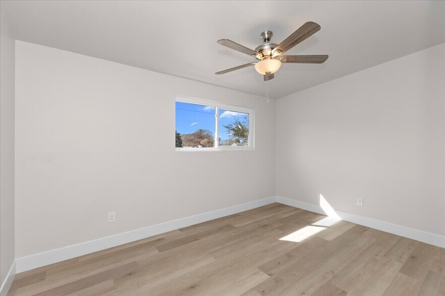 Building Photo - 9255 Fairlawn St
