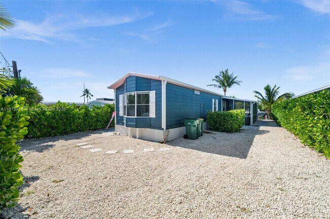Building Photo - 648 E Palm Ave