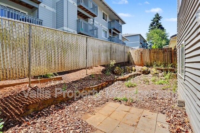 Building Photo - 5262 Springcrest Dr S