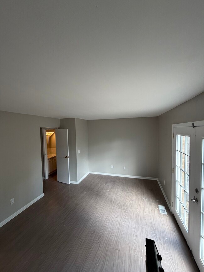 Building Photo - 6861 Emerald Ave