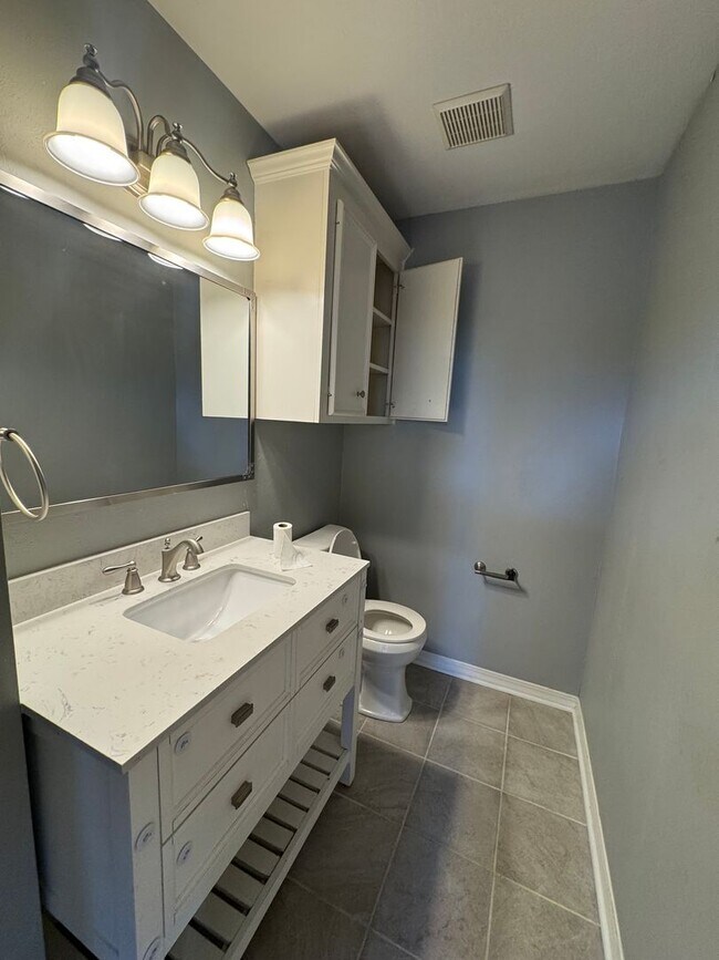 Building Photo - Gorgeous South Shreveport 3 Bedroom