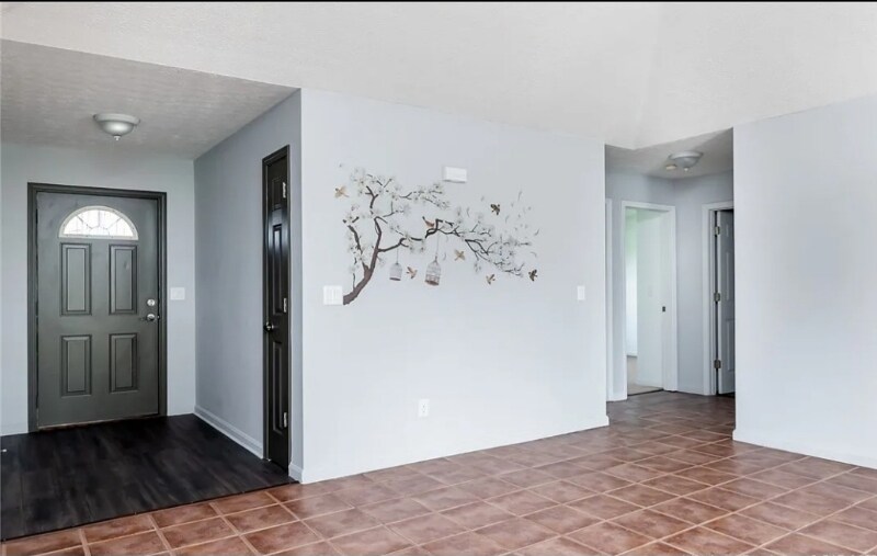 Building Photo - 4105 Lakeside Dr