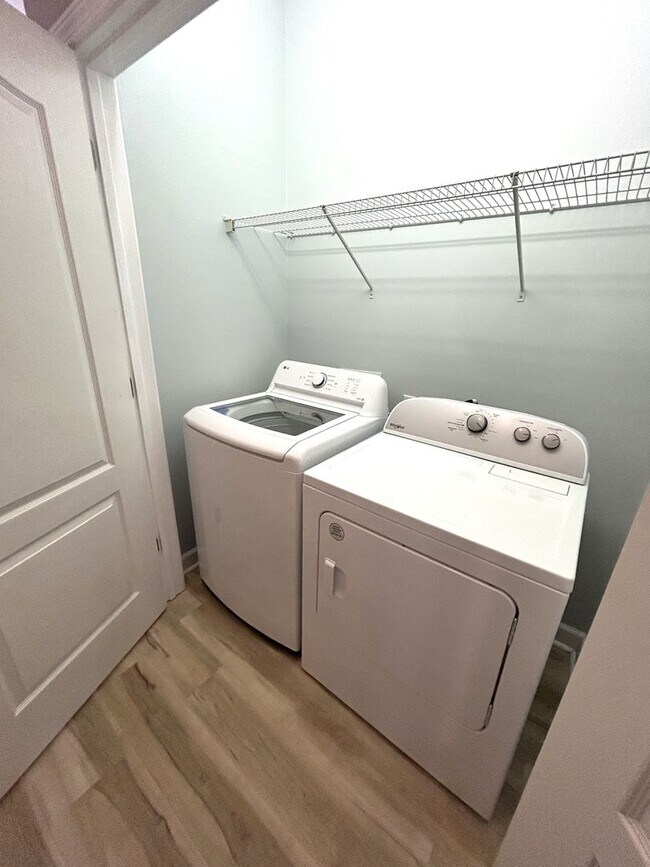 Building Photo - Convenient Boone Living – 3BD/3BA at Pine ...