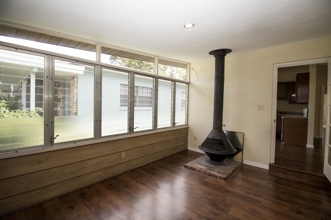 Building Photo - 2001 Pine Bluff Ave