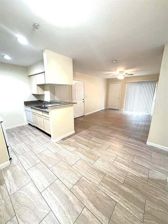 Building Photo - 717 Richcrest Dr