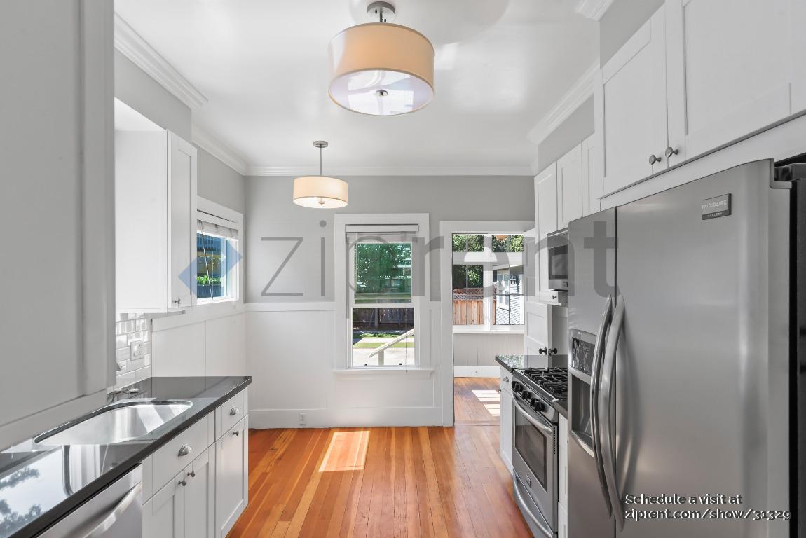 Building Photo - 216 Emerson St