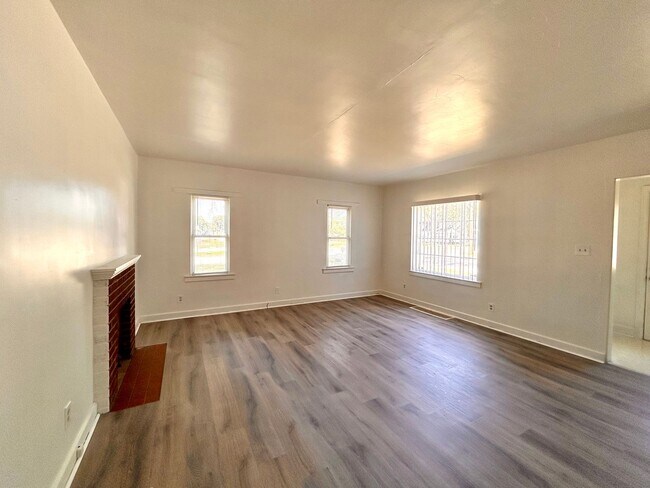 Building Photo - Two Bedroom Home in Muskegon