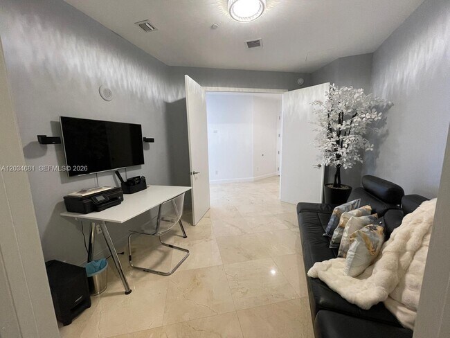 Building Photo - 16001 Collins Ave
