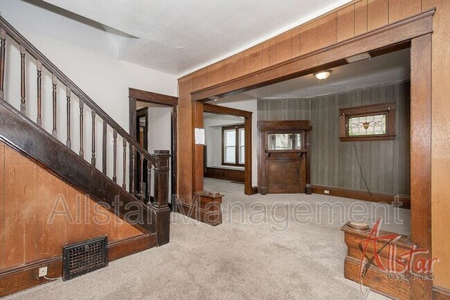 Building Photo - 2045 W 89th St