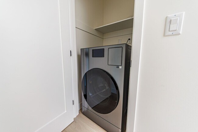 Building Photo - Modern 4-Bedroom Townhome-Style Living in ...