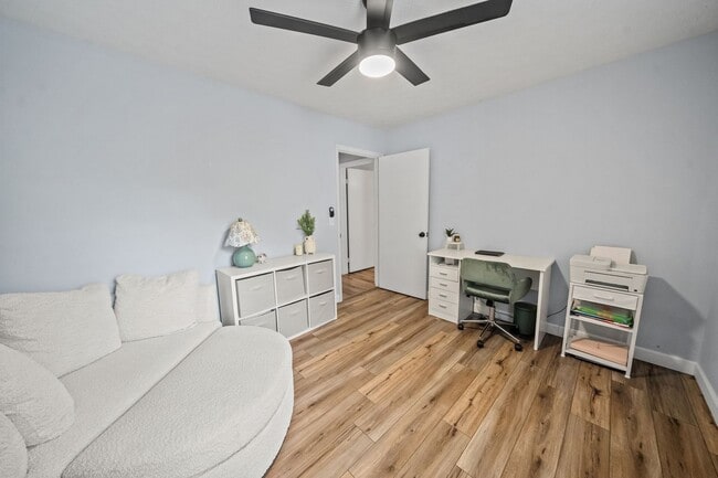 Building Photo - Whitemarsh Island Gem - Charming 3-Bedroom Home on a Corner Lot in Battery Point